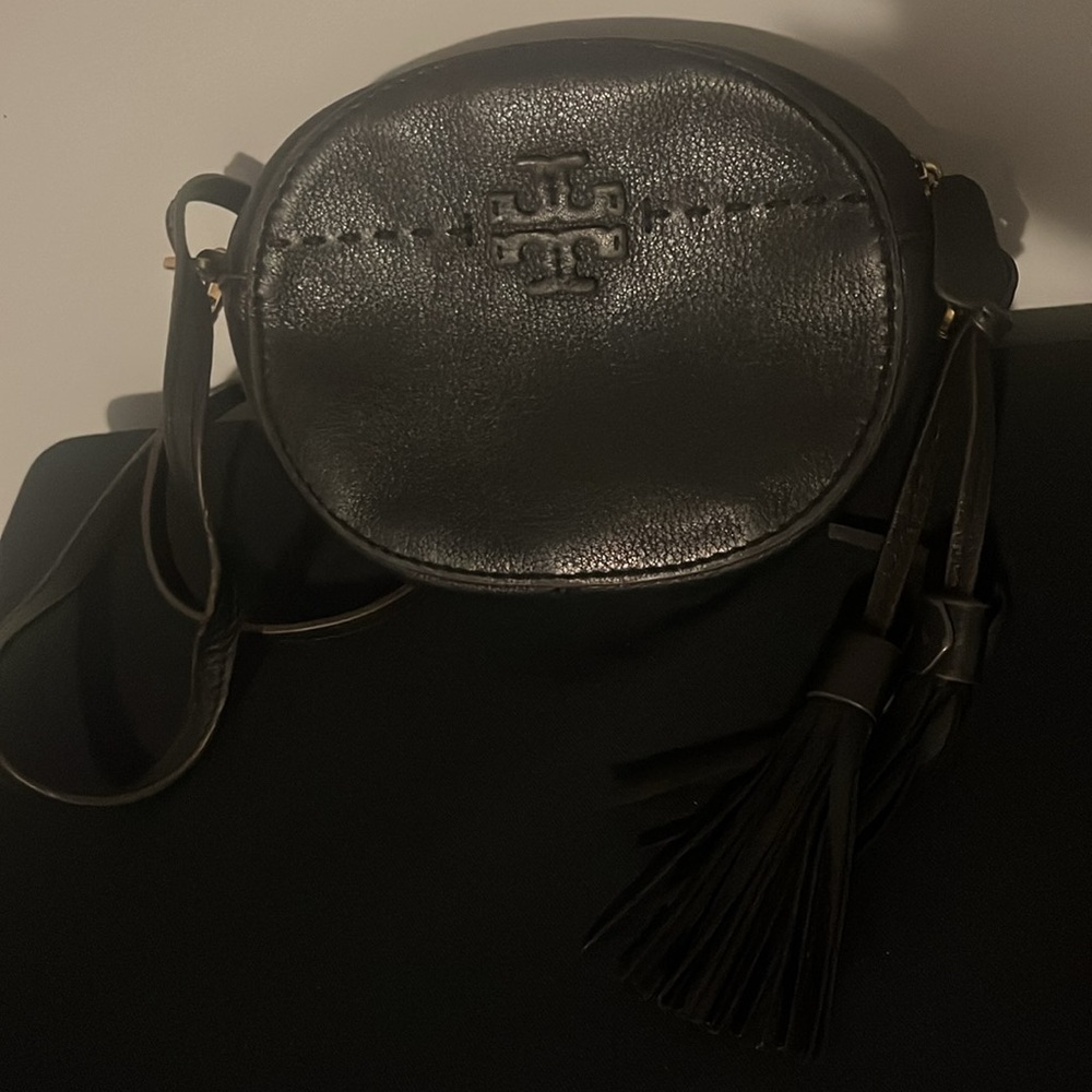GUC Small round Leather black Tory Burch Bag